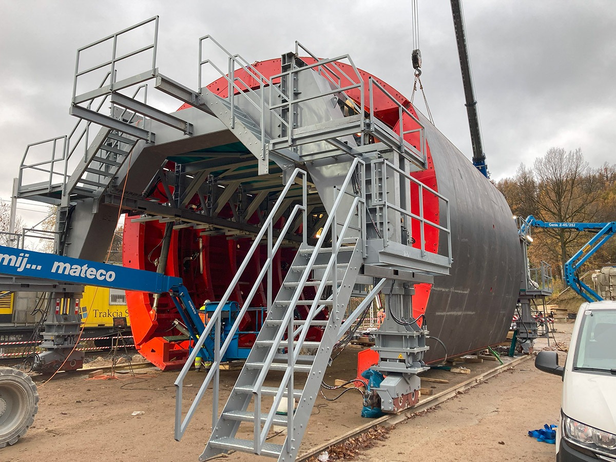 Supporting tunnel renovation in Poland