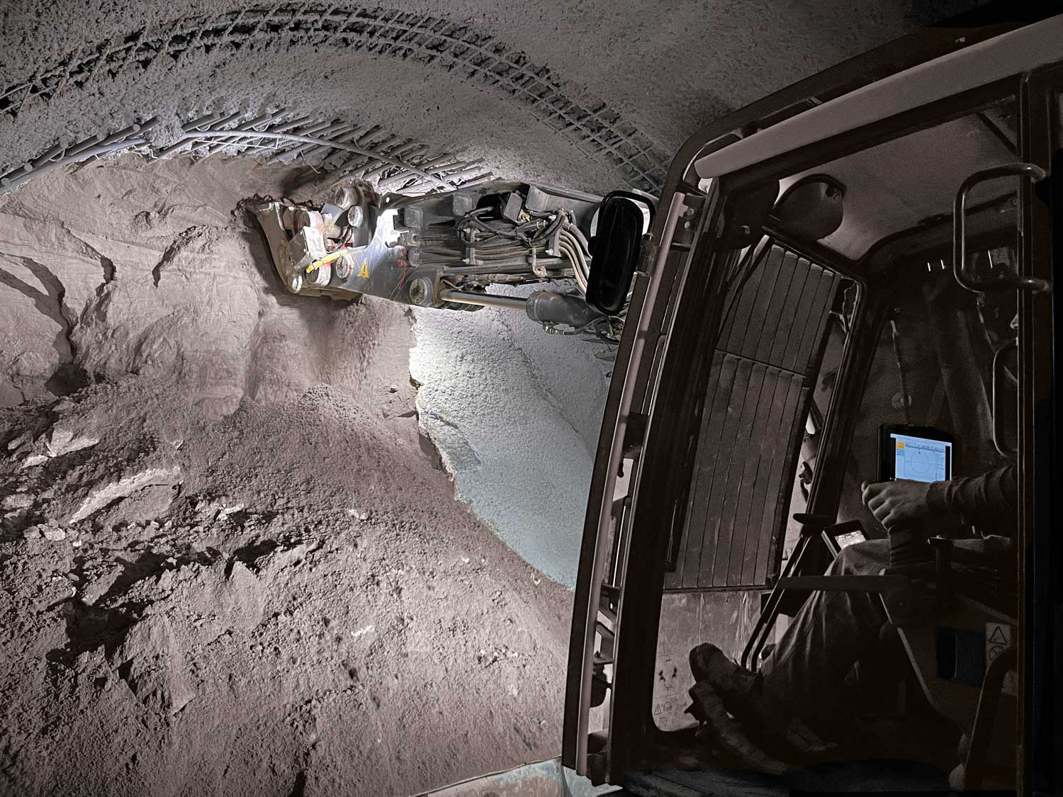 Precise cuts. Safer work: Real-time navigation for Conventional Tunnelling